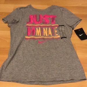 Nike girls grey ‘just dominate’ size medium tee